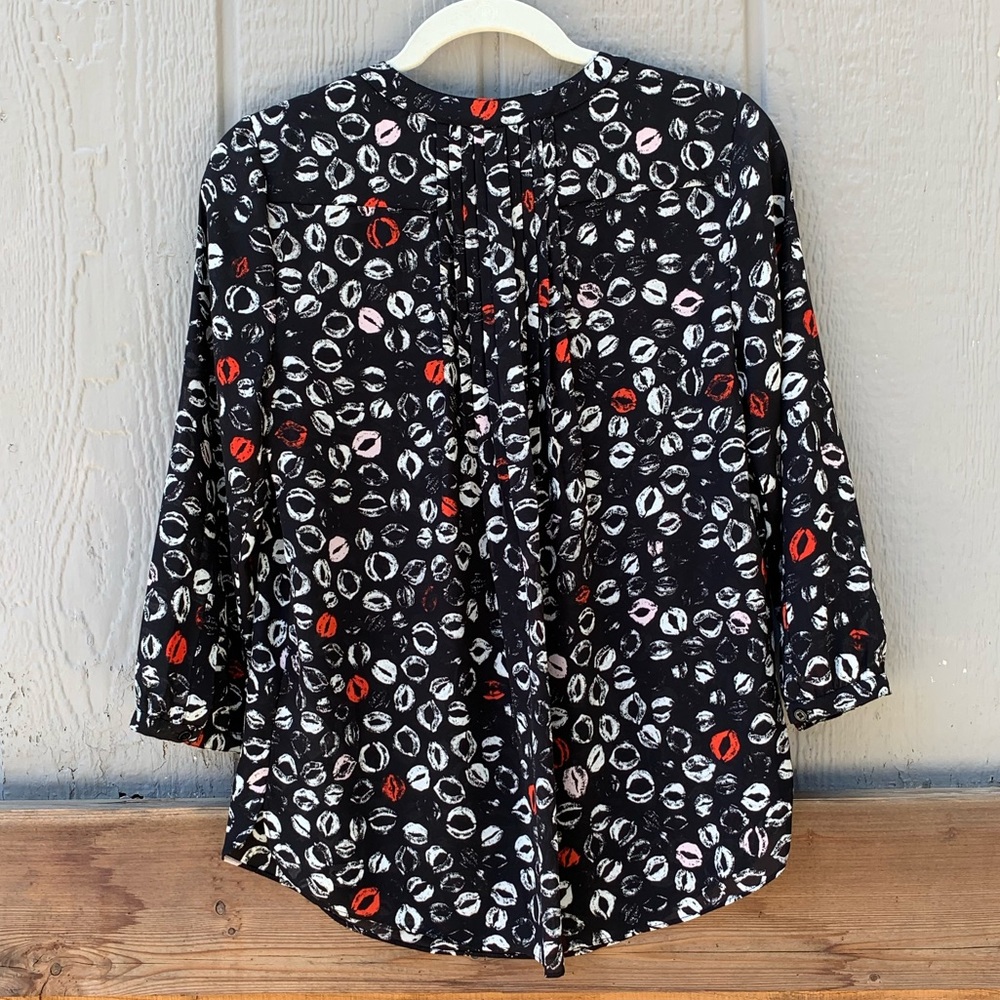 NYDJ lip print button silky long sleeve blouse top - Picture 7 of 13